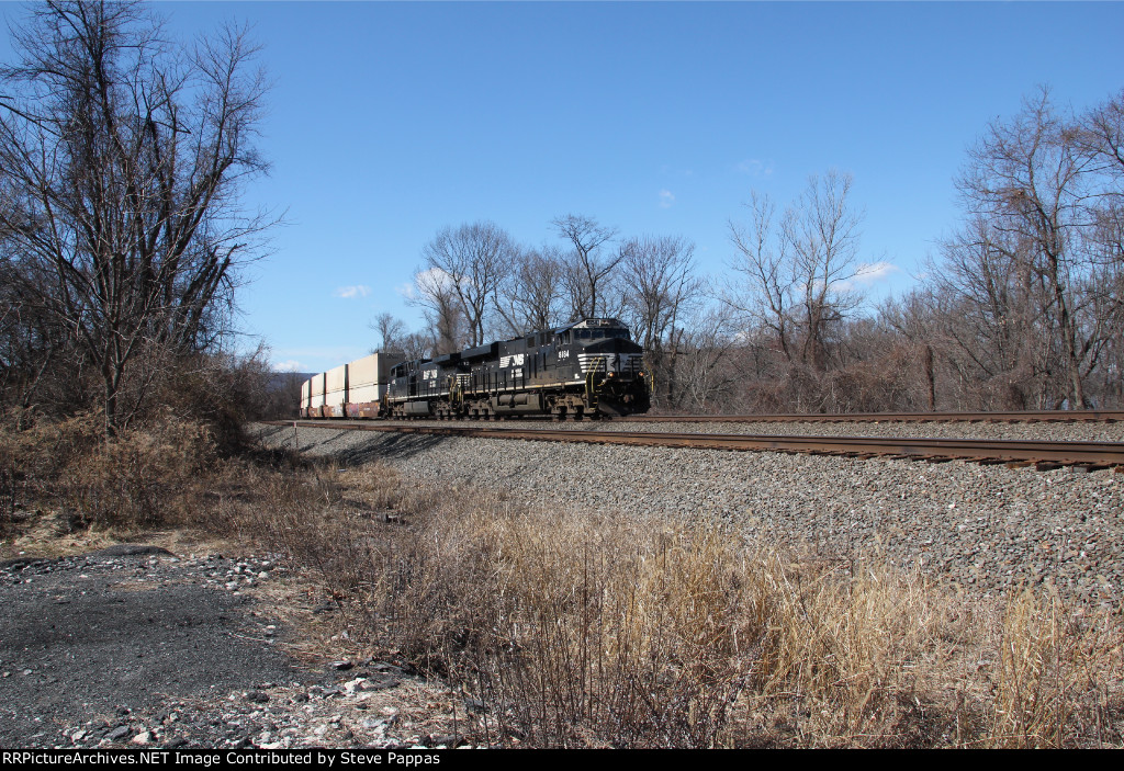 NS 8184 and 4192 leading train 26X